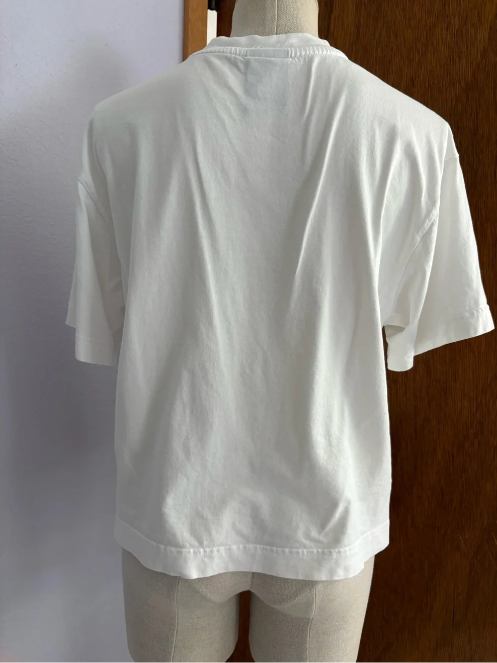 NIKE KOREA sz S White Tshirt Short Sleeve Swoosh